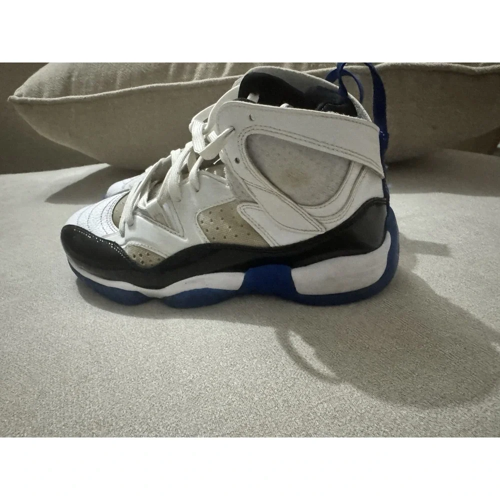 Jordan Jumpman Two Trey 